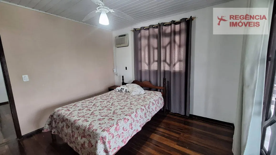 Casa com 4 quartos à venda, 206m2 em Sao Francisco Do Sul - SC - imagem 9 Foto 9 de Casa com 4 quartos à venda, 206m2 em Sao Francisco Do Sul - SC