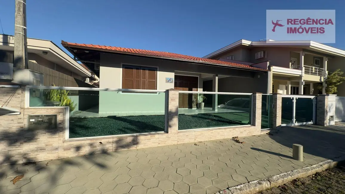 Foto 1 de Casa com 3 quartos à venda, 252m2 em Sao Francisco Do Sul - SC