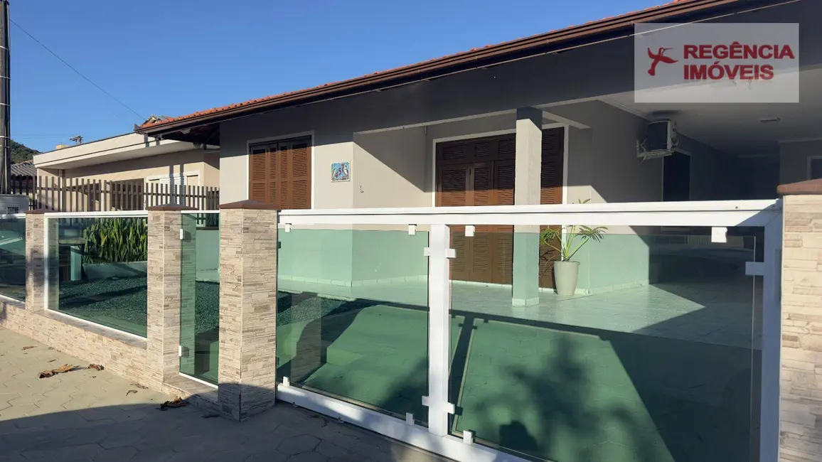 Foto 2 de Casa com 3 quartos à venda, 252m2 em Sao Francisco Do Sul - SC