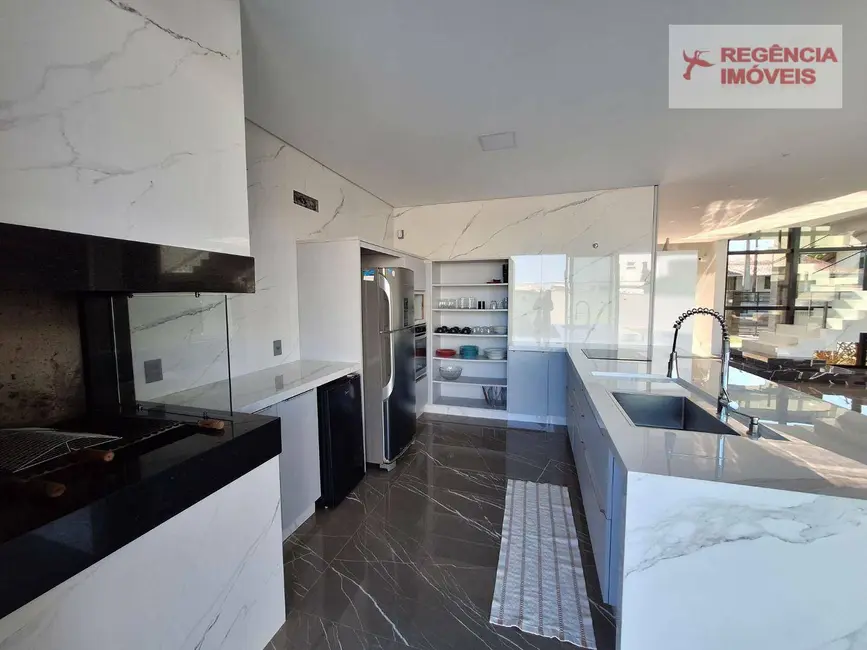 Foto 6 de Casa com 6 quartos à venda, 576m2 em Sao Francisco Do Sul - SC