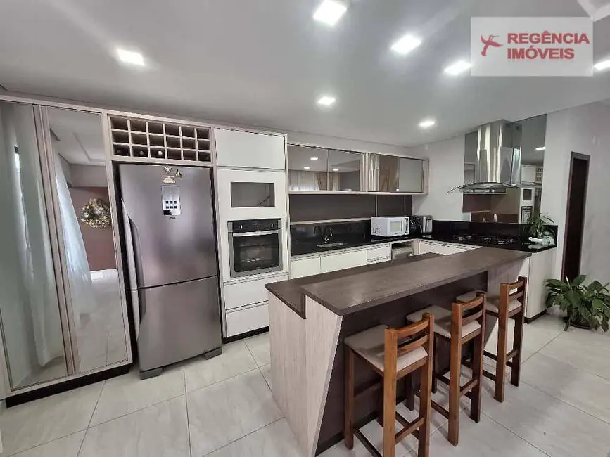 Foto 2 de Casa com 4 quartos à venda, 275m2 em Sao Francisco Do Sul - SC