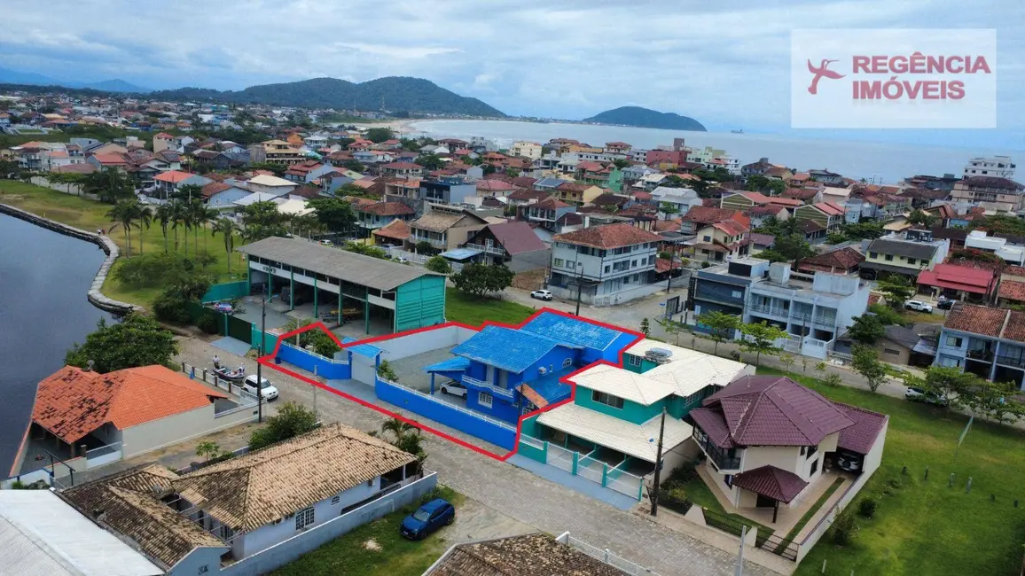 Foto 1 de Casa com 8 quartos à venda, 252m2 em Sao Francisco Do Sul - SC