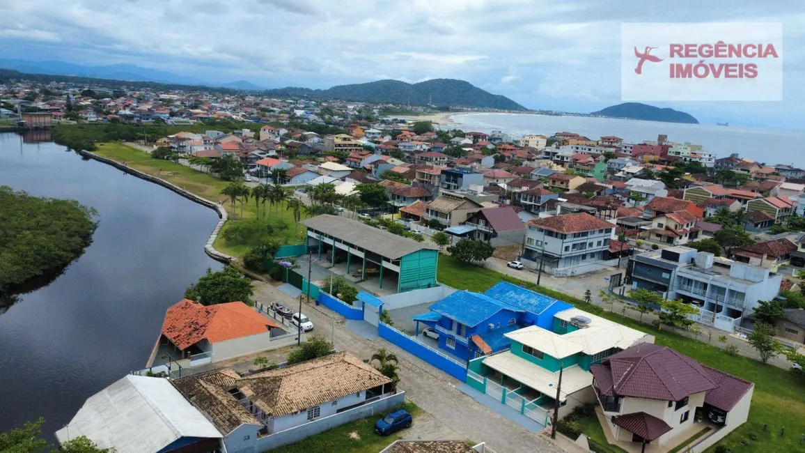 Foto 3 de Casa com 8 quartos à venda, 252m2 em Sao Francisco Do Sul - SC