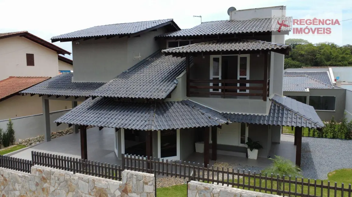 Casa com 3 quartos à venda, 600m2 em Sao Francisco Do Sul - SC - imagem 4 Foto 4 de Casa com 3 quartos à venda, 600m2 em Sao Francisco Do Sul - SC