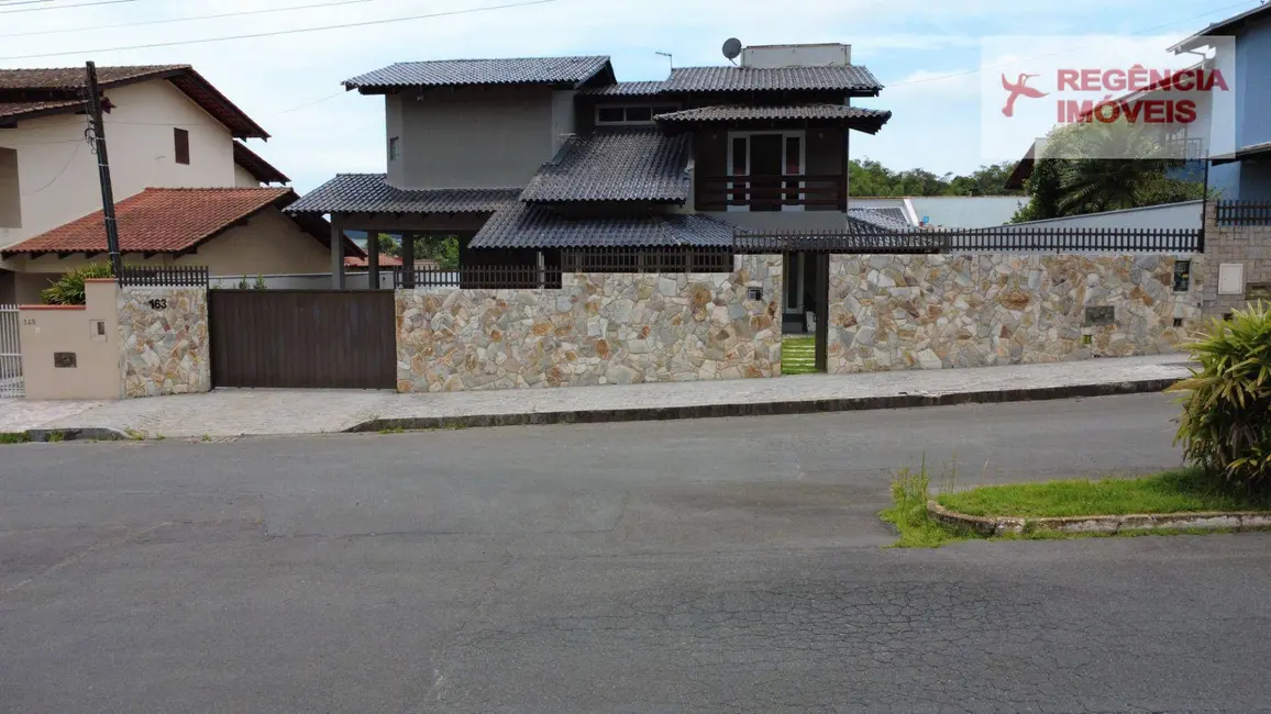 Casa com 3 quartos à venda, 600m2 em Sao Francisco Do Sul - SC - imagem 5 Foto 5 de Casa com 3 quartos à venda, 600m2 em Sao Francisco Do Sul - SC