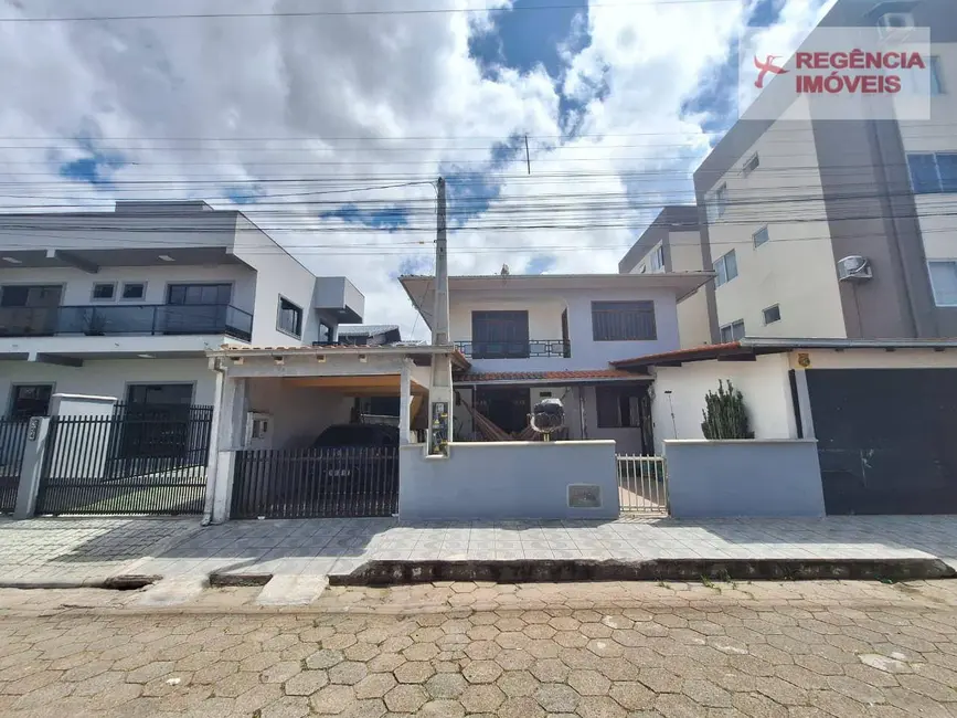 Foto 1 de Apartamento com 3 quartos para alugar, 140m2 em Sao Francisco Do Sul - SC