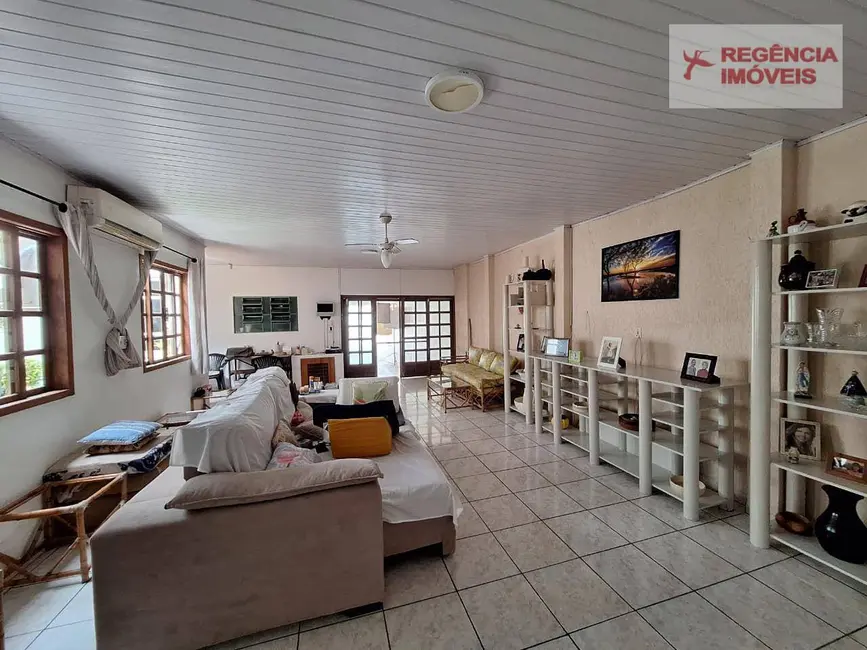 Foto 2 de Casa com 3 quartos à venda, 252m2 em Sao Francisco Do Sul - SC