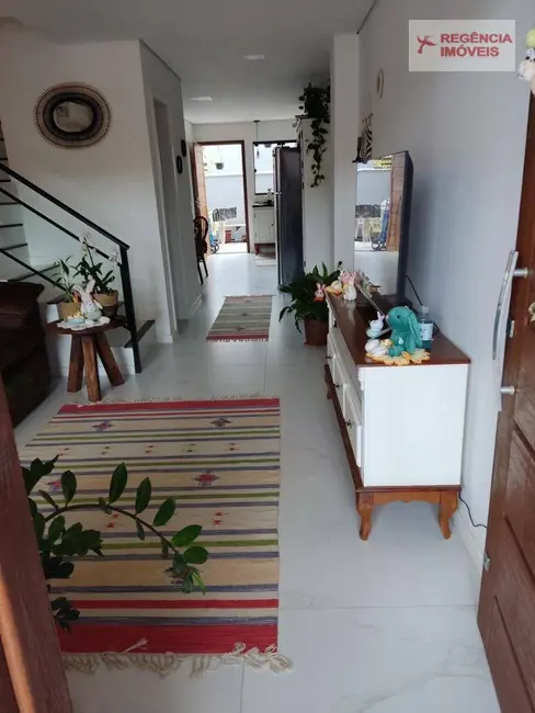 Foto 2 de Casa com 2 quartos à venda, 84m2 em Sao Francisco Do Sul - SC