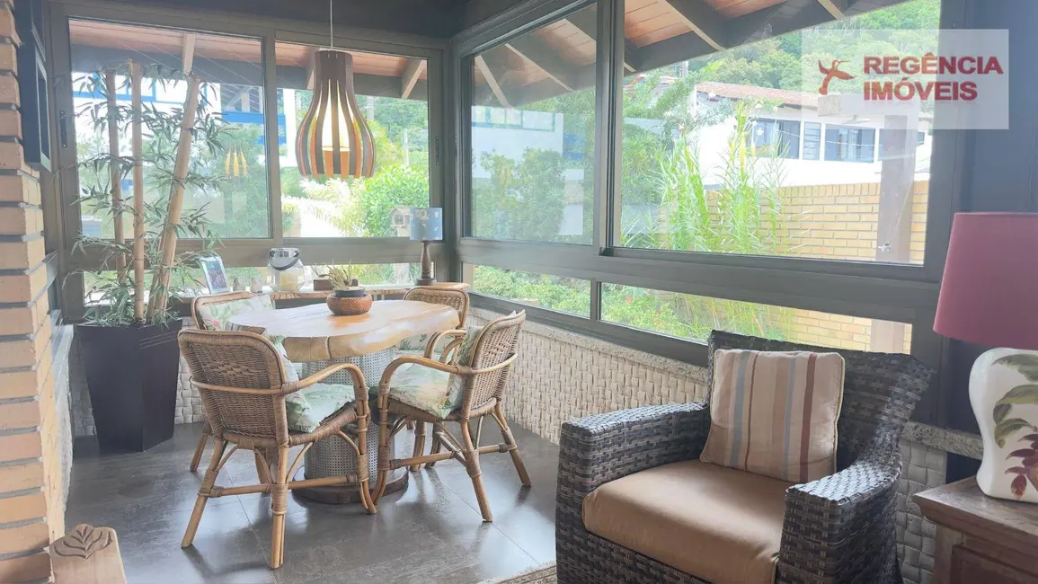 Casa com 6 quartos à venda, 625m2 em Sao Francisco Do Sul - SC - imagem 2 Foto 2 de Casa com 6 quartos à venda, 625m2 em Sao Francisco Do Sul - SC