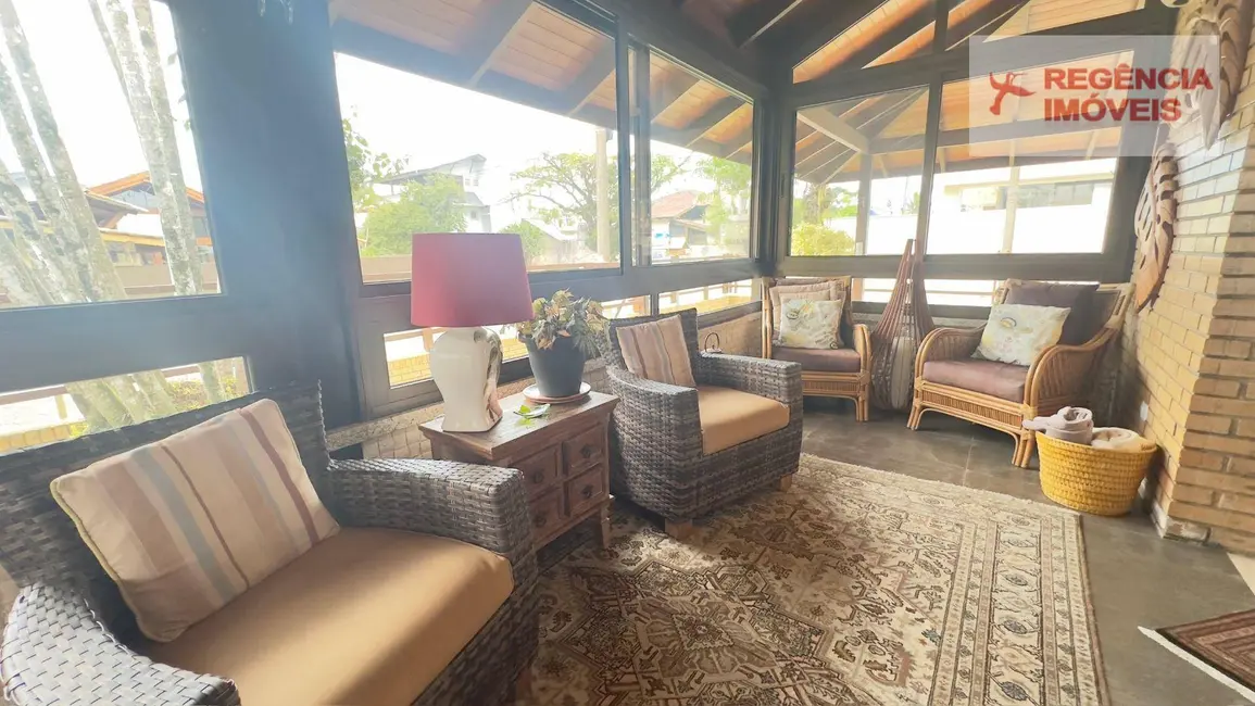 Casa com 6 quartos à venda, 625m2 em Sao Francisco Do Sul - SC - imagem 4 Foto 4 de Casa com 6 quartos à venda, 625m2 em Sao Francisco Do Sul - SC