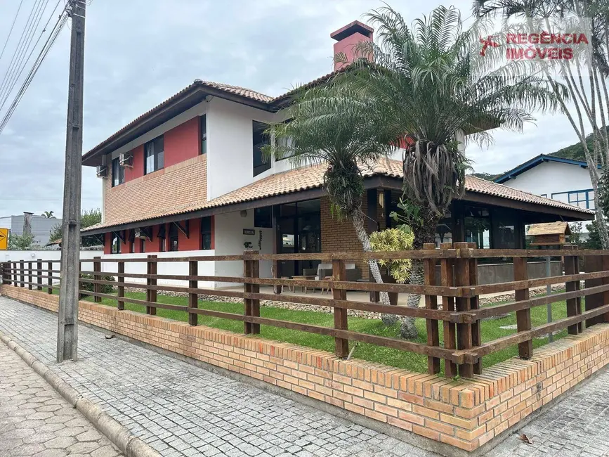 Casa com 6 quartos à venda, 625m2 em Sao Francisco Do Sul - SC - imagem 1 Foto 1 de Casa com 6 quartos à venda, 625m2 em Sao Francisco Do Sul - SC