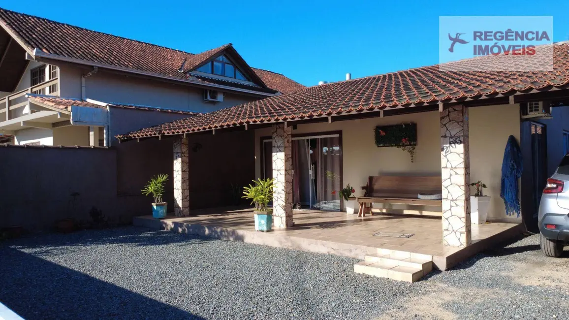 Casa com 3 quartos à venda, 300m2 em Sao Francisco Do Sul - SC - imagem 3 Foto 3 de Casa com 3 quartos à venda, 300m2 em Sao Francisco Do Sul - SC