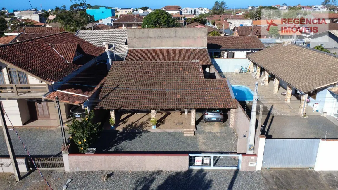 Casa com 3 quartos à venda, 300m2 em Sao Francisco Do Sul - SC - imagem 2 Foto 2 de Casa com 3 quartos à venda, 300m2 em Sao Francisco Do Sul - SC