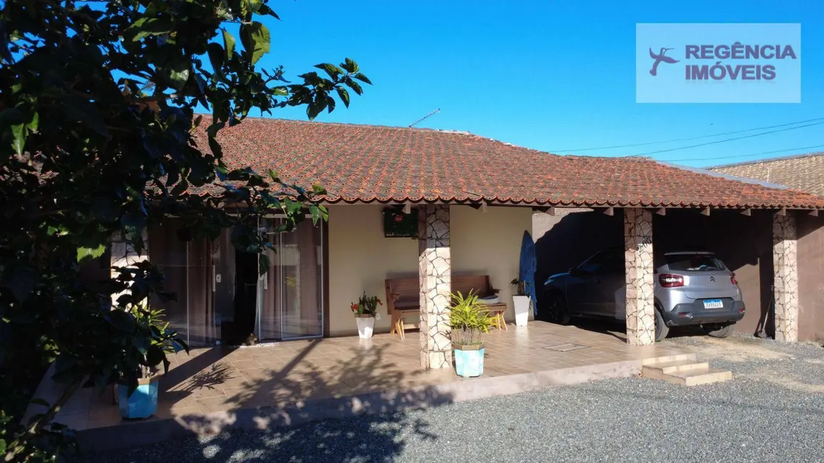 Casa com 3 quartos à venda, 300m2 em Sao Francisco Do Sul - SC - imagem 4 Foto 4 de Casa com 3 quartos à venda, 300m2 em Sao Francisco Do Sul - SC