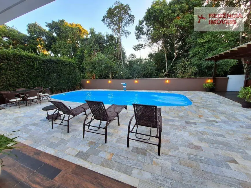Casa com 4 quartos à venda, 510m2 em Sao Francisco Do Sul - SC - imagem 3 Foto 3 de Casa com 4 quartos à venda, 510m2 em Sao Francisco Do Sul - SC