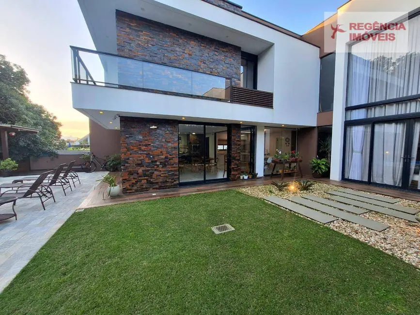 Casa com 4 quartos à venda, 510m2 em Sao Francisco Do Sul - SC - imagem 9 Foto 9 de Casa com 4 quartos à venda, 510m2 em Sao Francisco Do Sul - SC