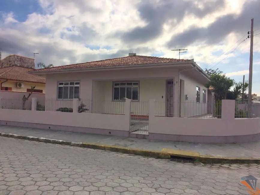 Casa com 3 quartos à venda, 163m2 em Rio Caveiras, Biguacu - SC - imagem 3 Foto 3 de Casa com 3 quartos à venda, 163m2 em Rio Caveiras, Biguacu - SC