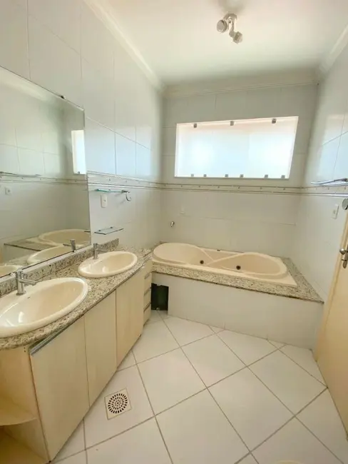 Casa com 5 quartos à venda, 400m2 em Flores, Manaus - AM - imagem 3 Foto 3 de Casa com 5 quartos à venda, 400m2 em Flores, Manaus - AM