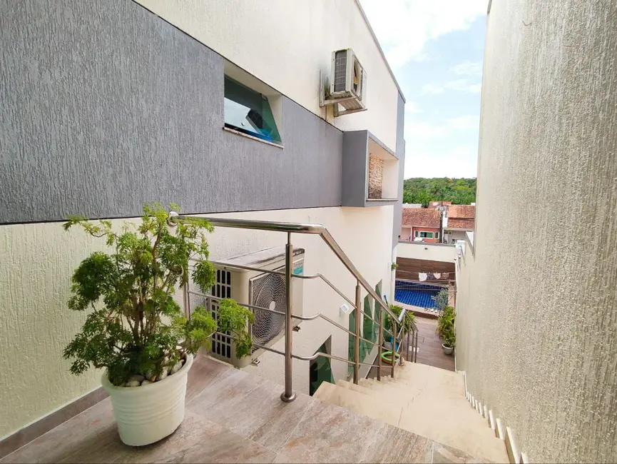 Casa de Condomínio com 3 quartos à venda, 250m2 em Tarumã, Manaus - AM - imagem 3 Foto 3 de Casa de Condomínio com 3 quartos à venda, 250m2 em Tarumã, Manaus - AM