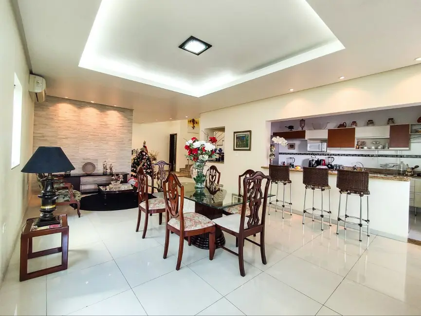 Casa de Condomínio com 3 quartos à venda, 250m2 em Tarumã, Manaus - AM - imagem 8 Foto 8 de Casa de Condomínio com 3 quartos à venda, 250m2 em Tarumã, Manaus - AM