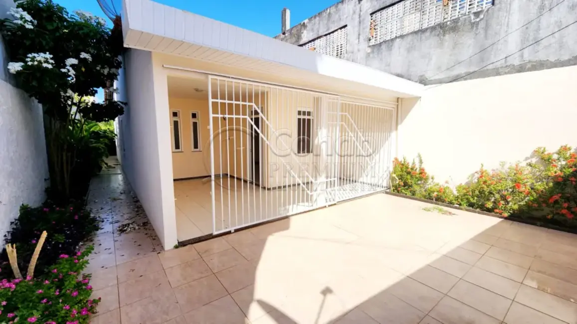 Foto 1 de Casa com 2 quartos à venda, 200m2 em Aracaju - SE
