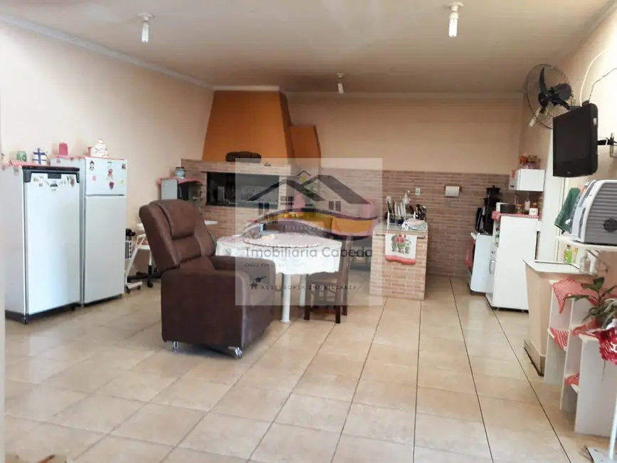 Foto 2 de Sobrado com 3 quartos à venda, 340m2 em Tamandaré, Esteio - RS