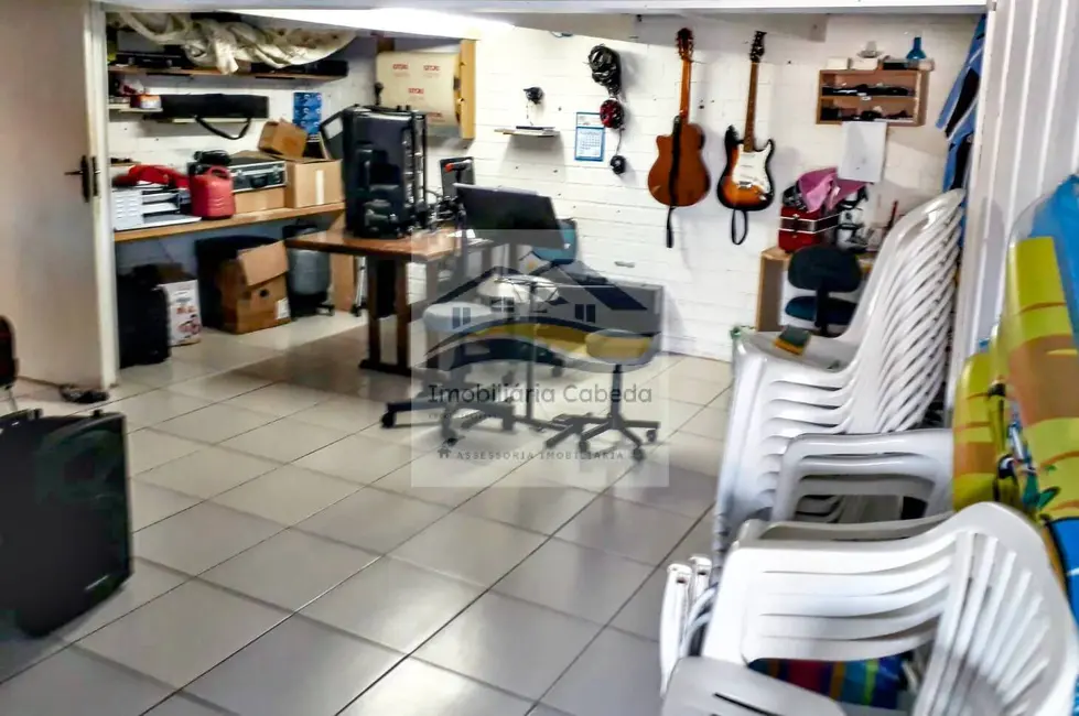 Sobrado com 3 quartos à venda, 340m2 em Tamandaré, Esteio - RS - imagem 3 Foto 3 de Sobrado com 3 quartos à venda, 340m2 em Tamandaré, Esteio - RS