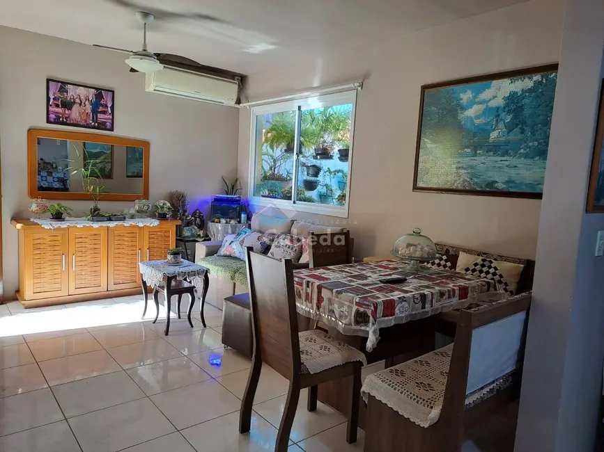 Casa com 2 quartos à venda, 56m2 em Olaria, Canoas - RS - imagem 4 Foto 4 de Casa com 2 quartos à venda, 56m2 em Olaria, Canoas - RS