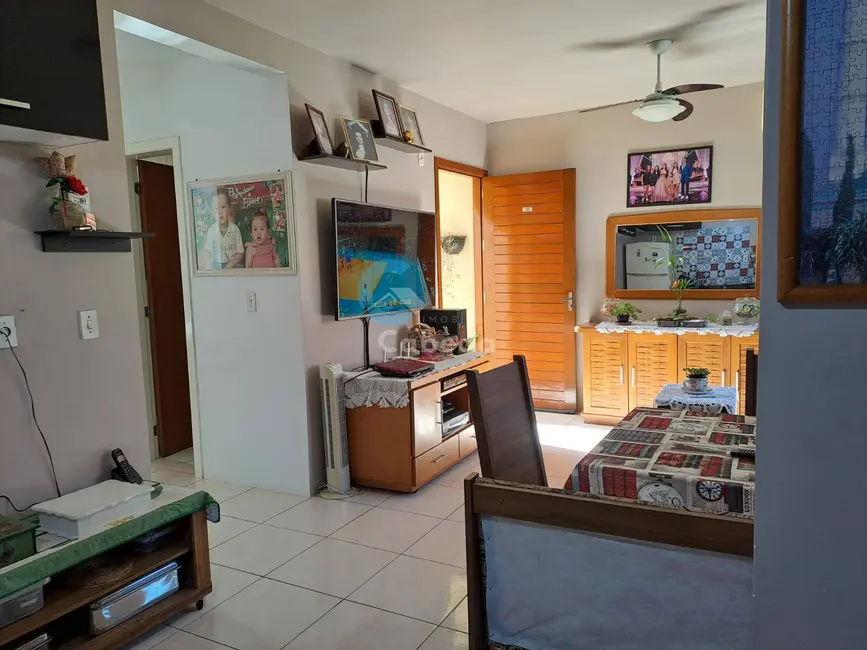 Foto 2 de Casa com 2 quartos à venda, 56m2 em Olaria, Canoas - RS