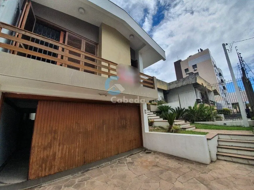 Casa com 3 quartos à venda, 223m2 em Jardim Lindóia, Porto Alegre - RS - imagem 2 Foto 2 de Casa com 3 quartos à venda, 223m2 em Jardim Lindóia, Porto Alegre - RS