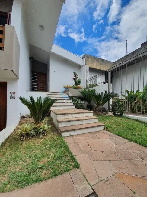 Casa com 3 quartos à venda, 223m2 em Jardim Lindóia, Porto Alegre - RS - imagem 3 Foto 3 de Casa com 3 quartos à venda, 223m2 em Jardim Lindóia, Porto Alegre - RS
