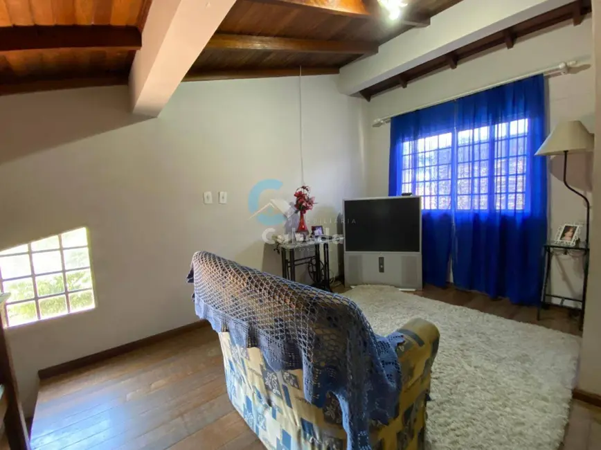 Sobrado com 4 quartos à venda, 200m2 em Nova Sapucaia, Sapucaia Do Sul - RS - imagem 6 Foto 6 de Sobrado com 4 quartos à venda, 200m2 em Nova Sapucaia, Sapucaia Do Sul - RS