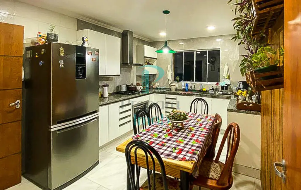 Sobrado com 4 quartos à venda, 216m2 em Jaguaribe, Osasco - SP - imagem 4 Foto 4 de Sobrado com 4 quartos à venda, 216m2 em Jaguaribe, Osasco - SP