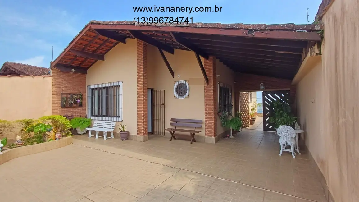 Foto 2 de Casa com 3 quartos à venda, 127m2 em Itanhaem - SP