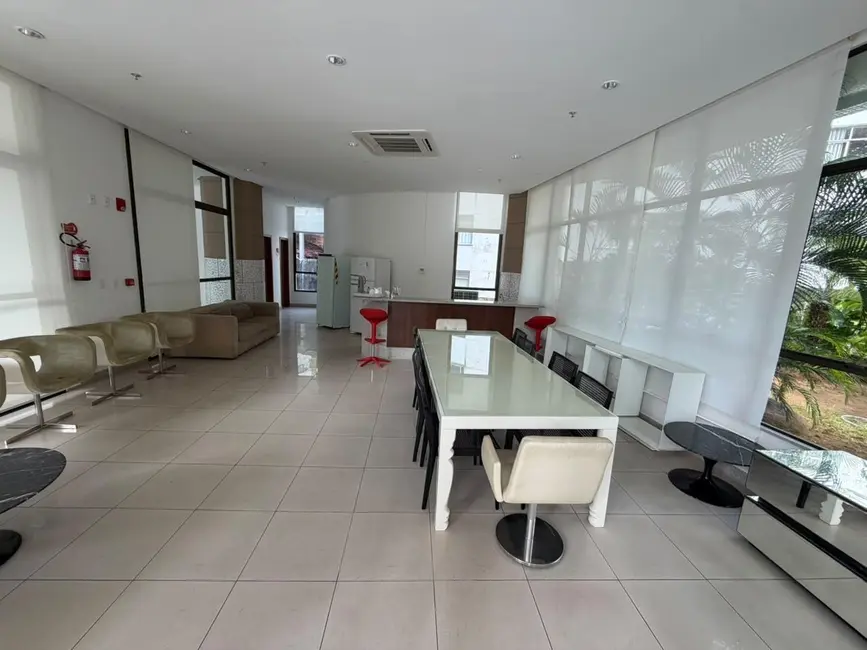 Apartamento com 4 quartos à venda e para alugar, 185m2 em Vitória, Salvador - BA - imagem 2 Foto 2 de Apartamento com 4 quartos à venda e para alugar, 185m2 em Vitória, Salvador - BA