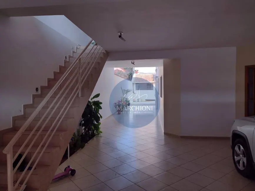 Sobrado com 5 quartos à venda, 300m2 em Pinhalzinho - SP - imagem 5 Foto 5 de Sobrado com 5 quartos à venda, 300m2 em Pinhalzinho - SP