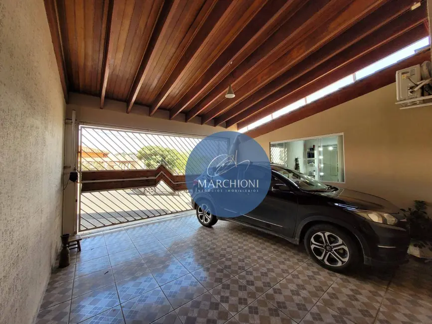 Casa com 3 quartos à venda, 250m2 em Pinhalzinho - SP - imagem 3 Foto 3 de Casa com 3 quartos à venda, 250m2 em Pinhalzinho - SP