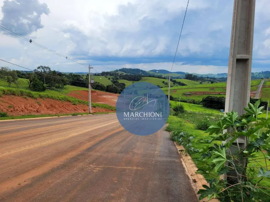 Foto 2 de Terreno / Lote à venda, 1001m2 em Tuiuti - SP