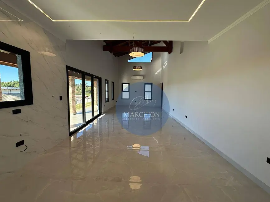 Foto 2 de Chácara com 4 quartos à venda, 1000m2 em Pinhalzinho - SP