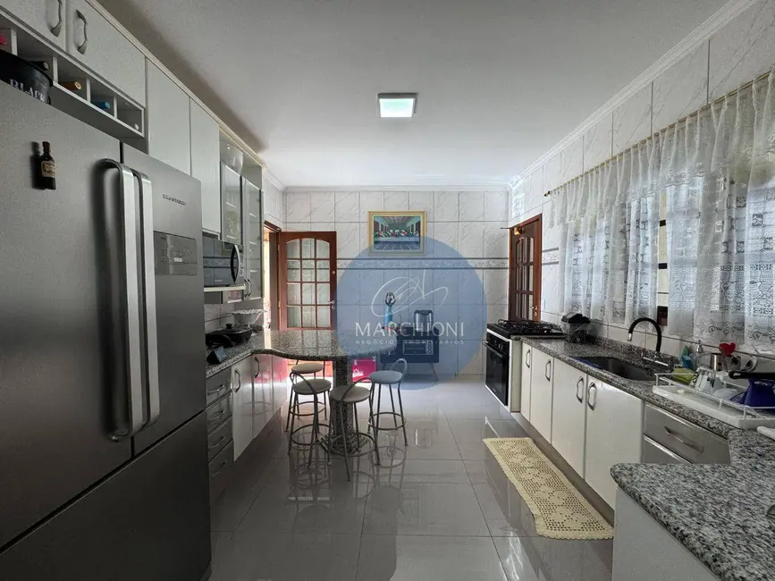 Casa com 3 quartos à venda, 250m2 em Pinhalzinho - SP - imagem 5 Foto 5 de Casa com 3 quartos à venda, 250m2 em Pinhalzinho - SP