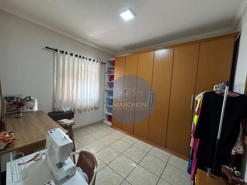 Casa com 3 quartos à venda, 250m2 em Pinhalzinho - SP - imagem 8 Foto 8 de Casa com 3 quartos à venda, 250m2 em Pinhalzinho - SP