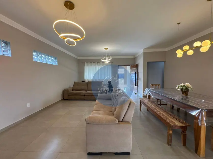 Foto 4 de Chácara com 5 quartos à venda, 1600m2 em Pinhalzinho - SP