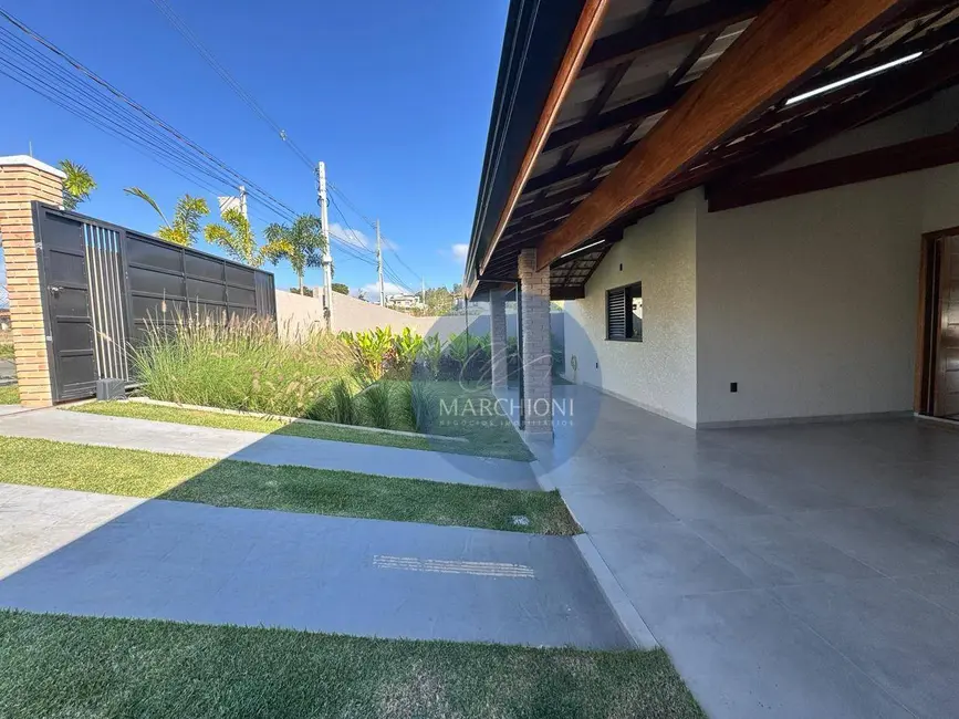 Foto 3 de Chácara com 3 quartos à venda, 990m2 em Pinhalzinho - SP