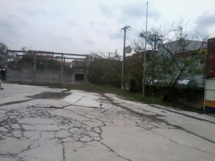 Foto 1 de Terreno / Lote para alugar, 8000m2 em Chico de Paula, Santos - SP