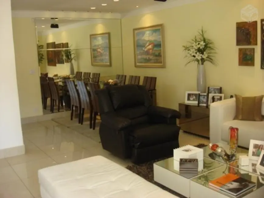 Sobrado com 3 quartos à venda, 230m2 em Embaré, Santos - SP - imagem 1 Foto 1 de Sobrado com 3 quartos à venda, 230m2 em Embaré, Santos - SP