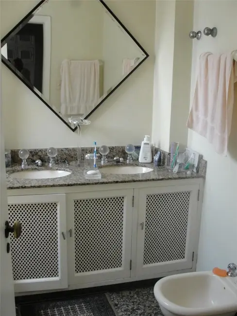 Apartamento com 4 quartos à venda e para alugar, 180m2 em Santos - SP - imagem 9 Foto 9 de Apartamento com 4 quartos à venda e para alugar, 180m2 em Santos - SP