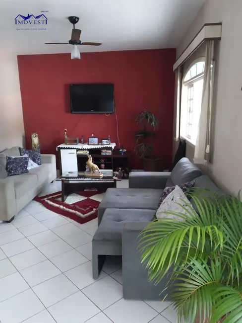 Casa com 6 quartos à venda, 360m2 em Centro, Marica - RJ - imagem 3 Foto 3 de Casa com 6 quartos à venda, 360m2 em Centro, Marica - RJ