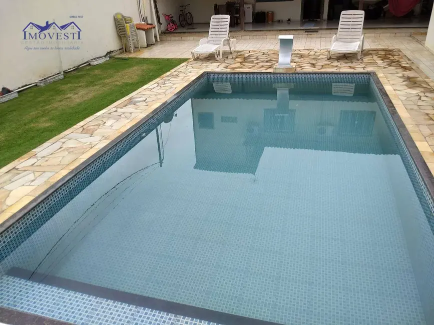 Foto 2 de Casa com 2 quartos à venda, 115m2 em Marica - RJ