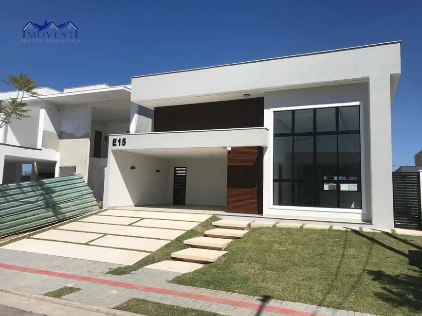 Foto 2 de Casa de Condomínio com 3 quartos à venda, 370m2 em Marica - RJ