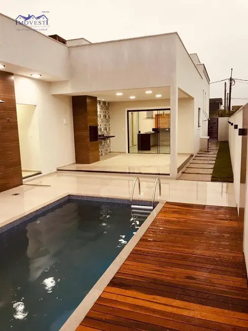 Foto 2 de Casa de Condomínio com 3 quartos à venda, 370m2 em Marica - RJ